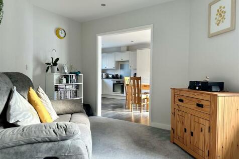 Living Room 2.jpg