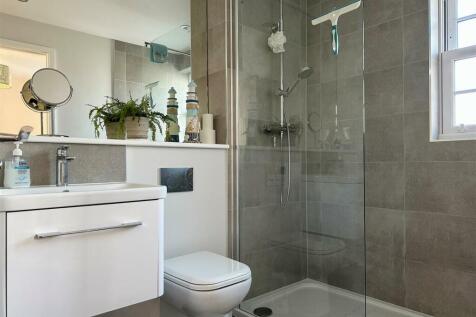 Shower Room.jpg