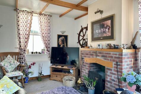 Living Room 2.jpg