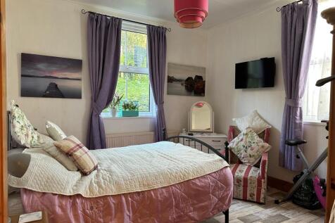 Bedroom One.jpg