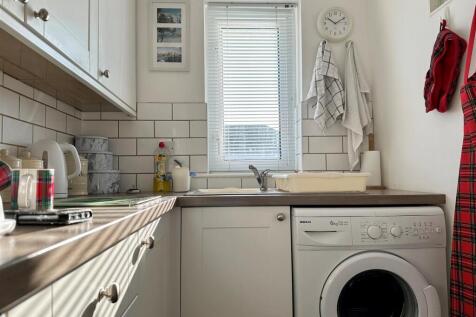 Kitchen 2.jpg