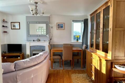 Living Room 2.jpg