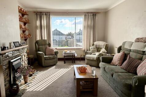 Living Room 1.jpg