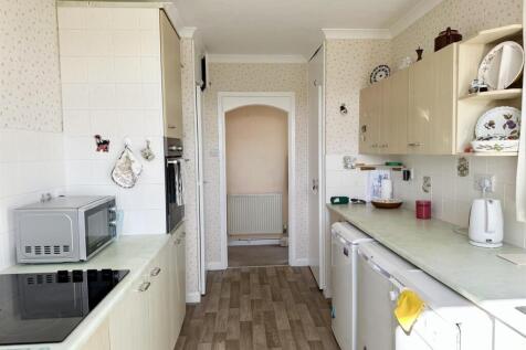 Kitchen 2.jpg