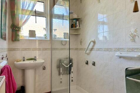 Shower Room.jpg