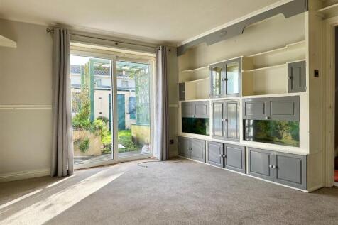 Living Room 1.jpg