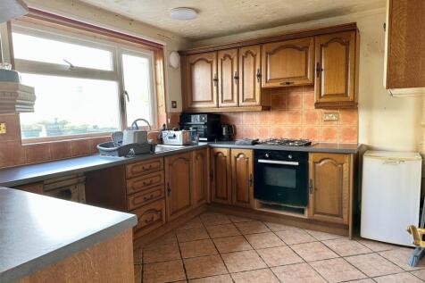 Kitchen 1.jpg