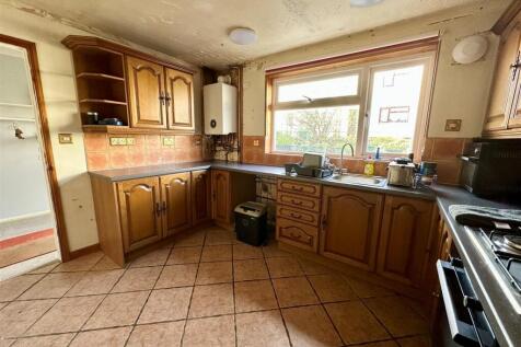 Kitchen 2.jpg