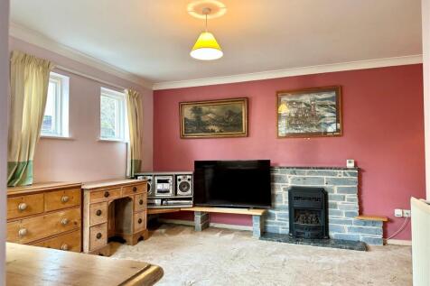Living Room 2.jpg