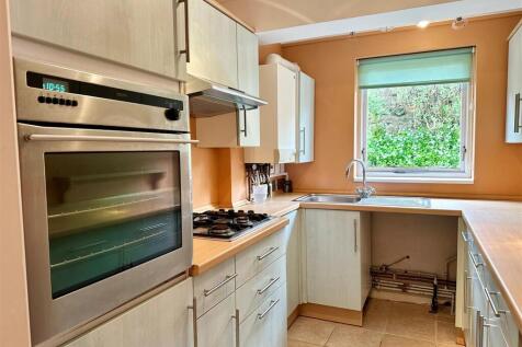 Kitchen 2.jpg