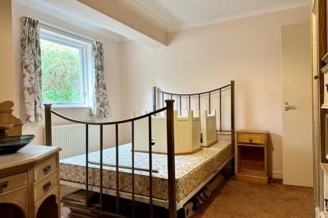 Bedroom One.jpg