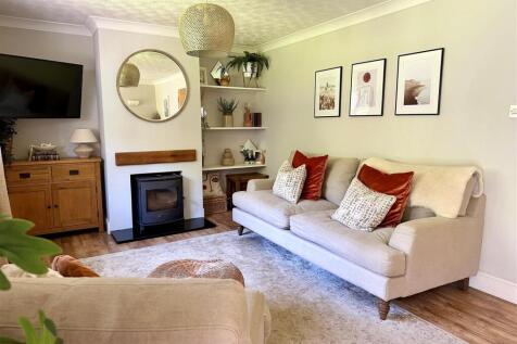 Living Area 1.jpg