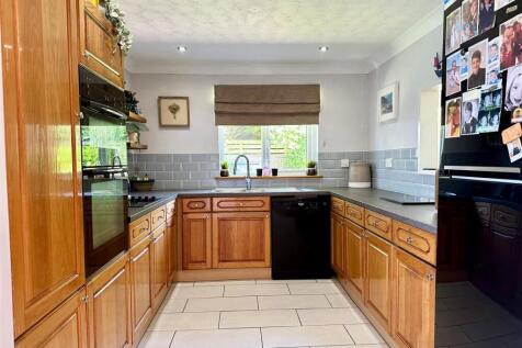 Kitchen 1.jpg