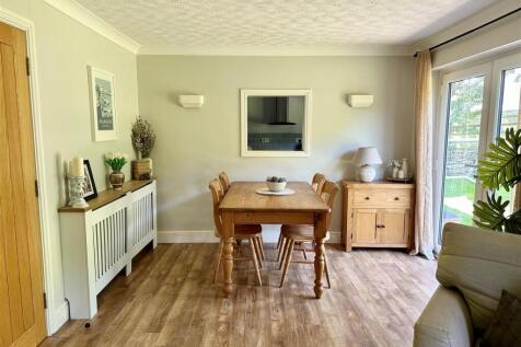 Dining Area.jpg