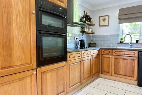 Kitchen 2.jpg