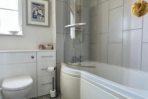 Bathroom.jpg