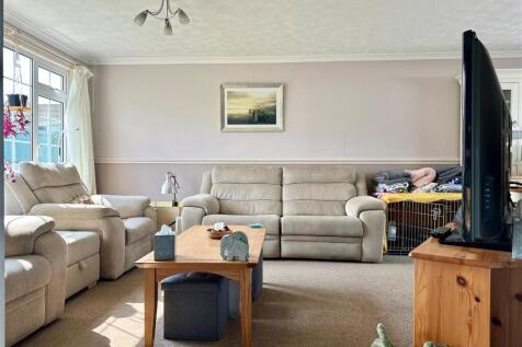 Living Room.jpg