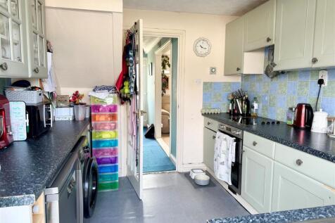 Kitchen 2.jpg