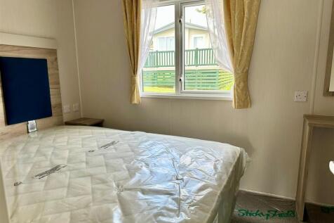 Bedroom One.jpg