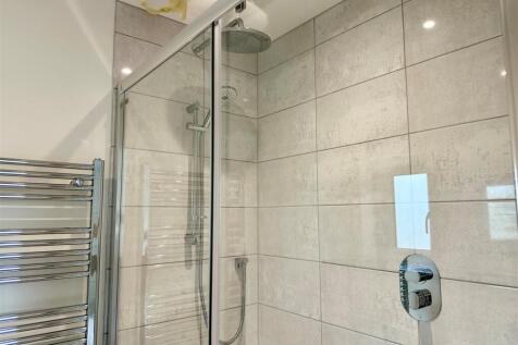 En-suite Shower.jpg