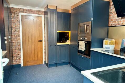 Kitchen 1.jpg