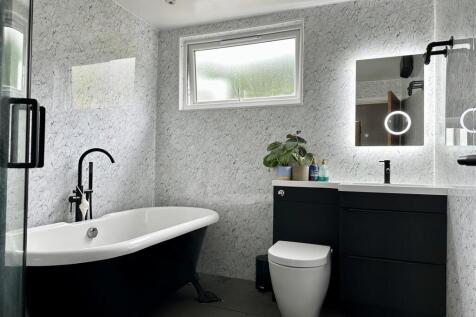 Bathroom 2.jpg