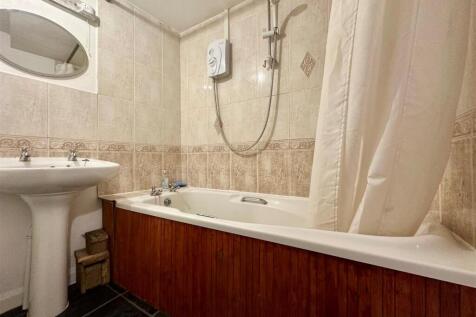 Bathroom 1.jpg