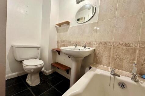 Bathroom 2.jpg