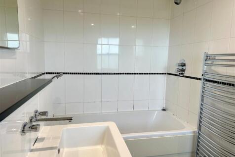 Bathroom 2.jpg