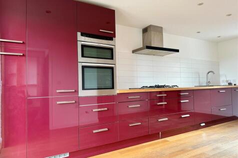 Kitchen 2.jpg
