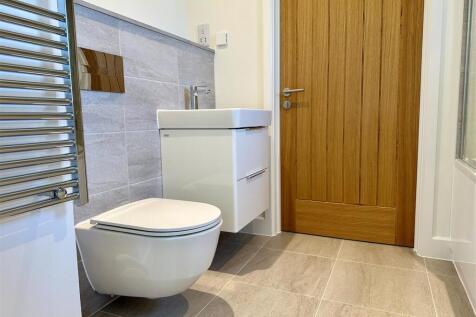Bathroom 2.jpg
