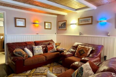 Living Room 2.jpg