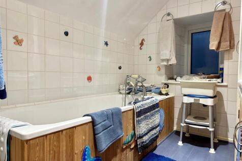 Bathroom 1.jpg
