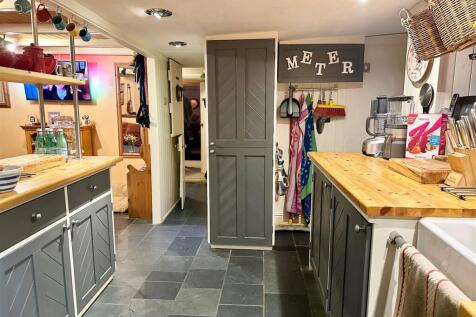 Kitchen 1.jpg