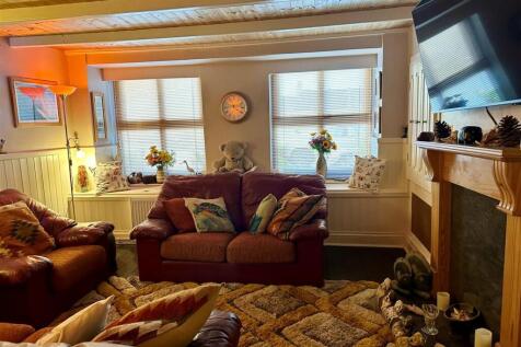 Living Room 1.jpg