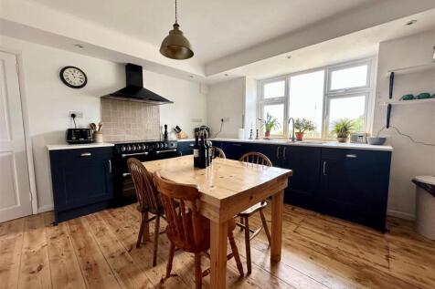 Kitchen 2.jpg