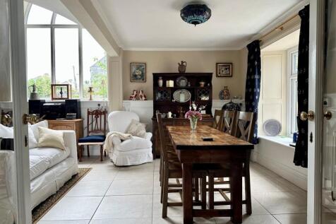 Dining Area.jpg