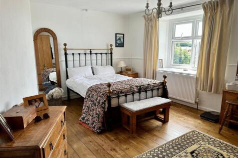 Bedroom One.jpg