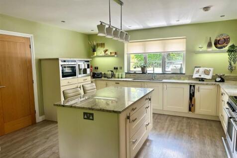 Kitchen 1.jpg