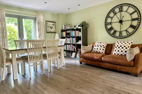 Dining Area.jpg