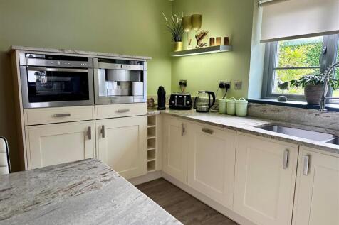 Kitchen 3.jpg