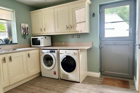 Utility Room 2.jpg