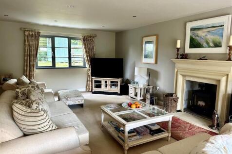 Living Room 2.jpg