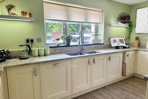 Kitchen 2.1.JPG