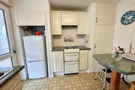 Kitchen 2.jpg