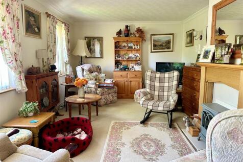 Living Room 1.jpg