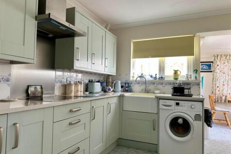 Kitchen 1.jpg
