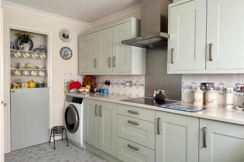 Kitchen 2.jpg