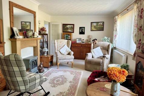 Living Room 2.jpg