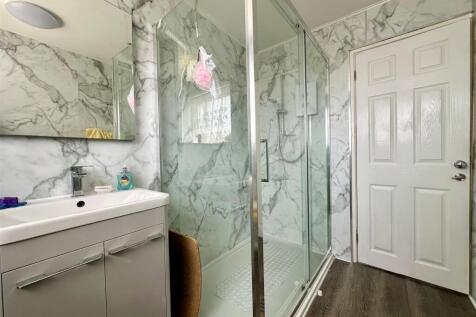 Shower Room.jpg